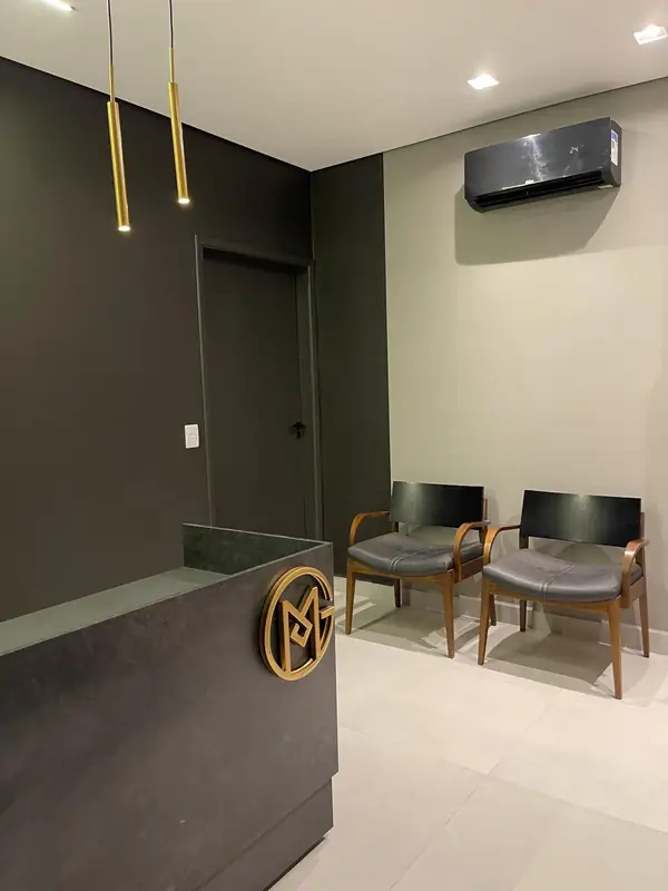 Recepção da Minas Galvano com o logo na bancada